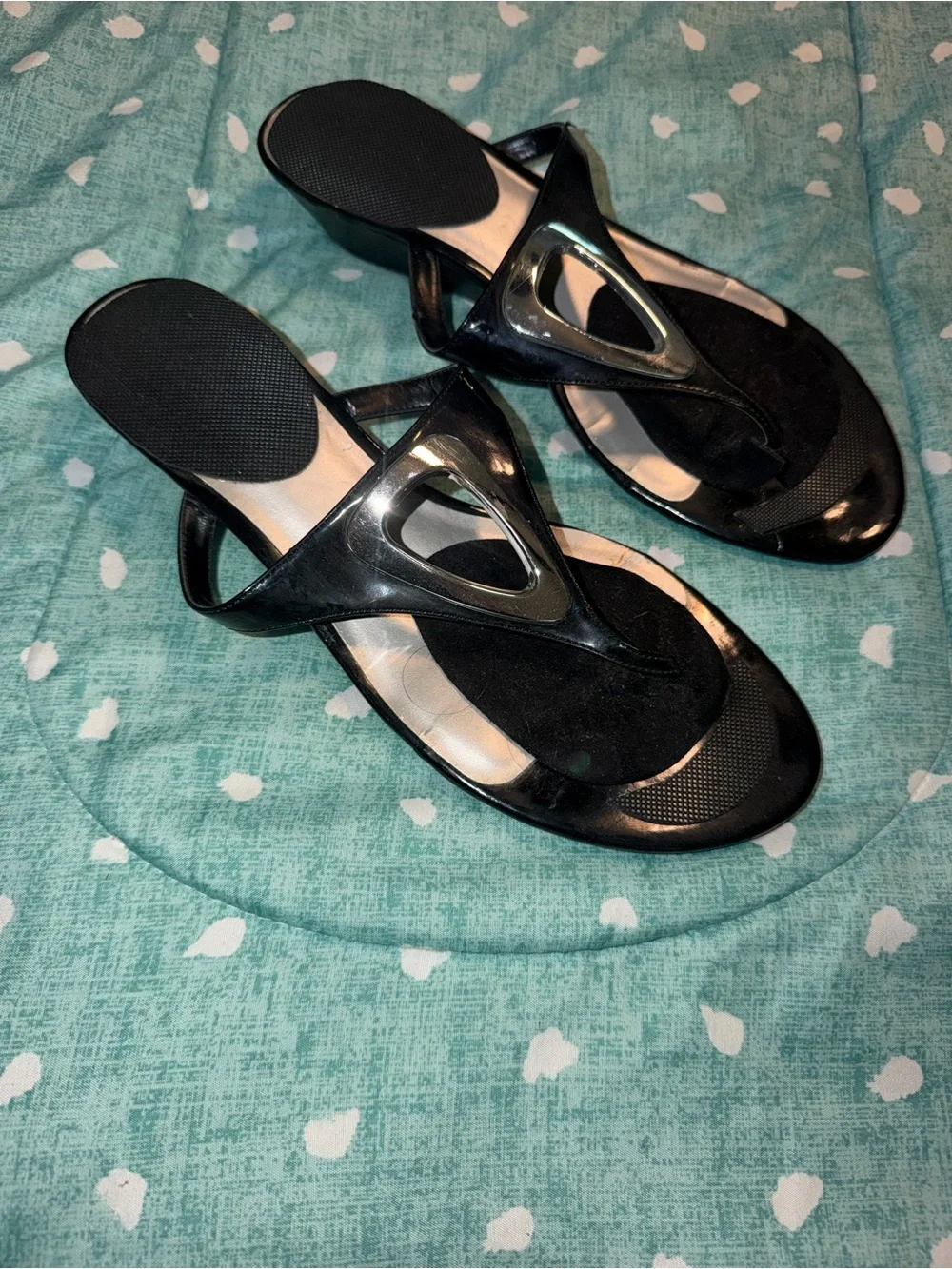 Sz 10 Women’s Black Wedge Thong Sandals. Has comfort pad and non slip pad added
